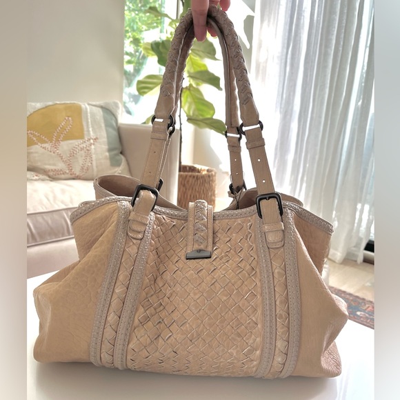 Bottega Veneta Roma Intrecciato Handbag - Picture 5 of 11